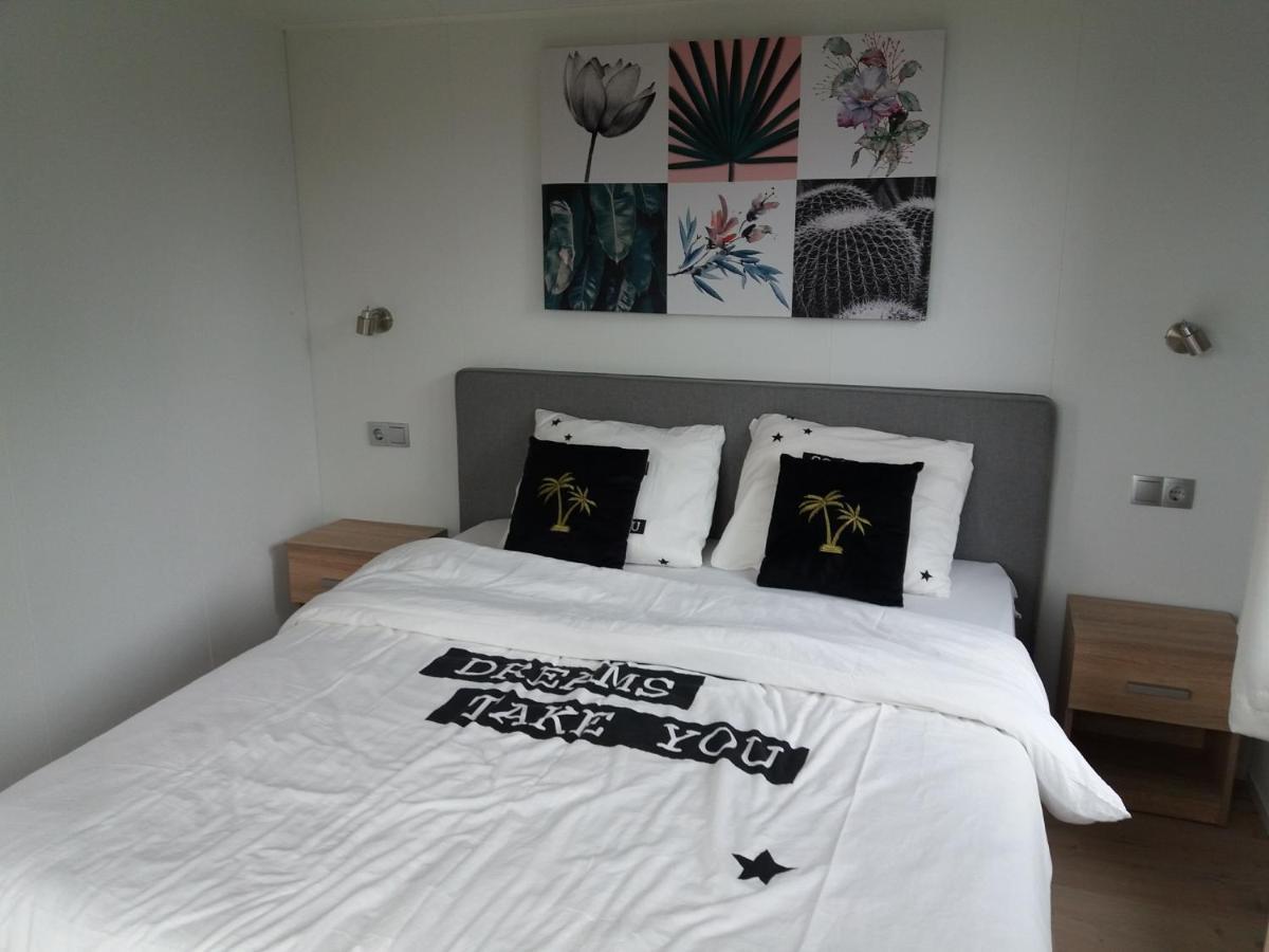 Luxe Bungalow Op Rustig Vakantiepark. Dronrijp 外观 照片